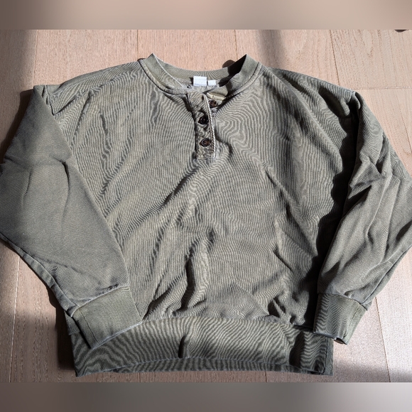 GAP Sweaters - GAP Olive Henley Pullover. Size Small.